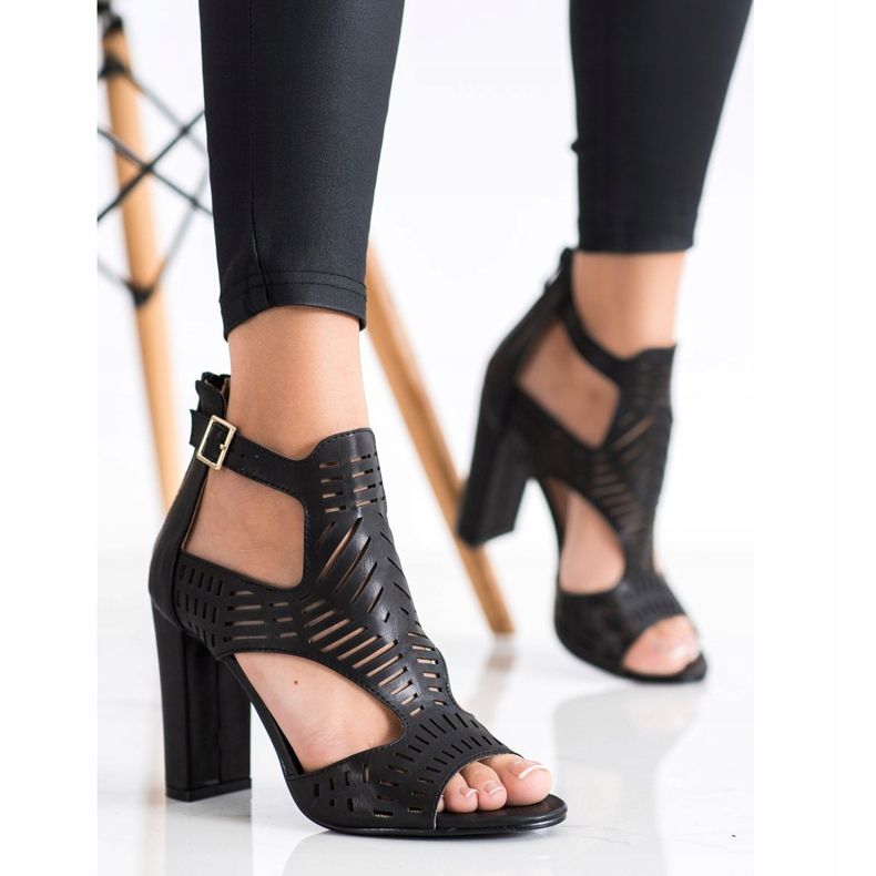 Renda Sandali alla moda traforati nero 1