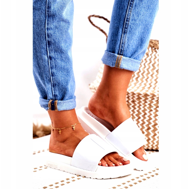 Pantofole da donna Big Star sulla piattaforma bianche FF274812 bianca 2