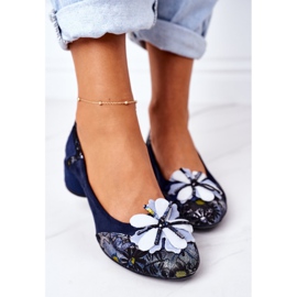 Décolleté in pelle scamosciata Maciejka 04835-17 Blu navy con fiori 1