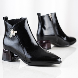 ARTIKER Eleganti stivali in pelle con ornamento nero 1