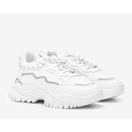 Sneakers bianche su una spessa suola Desiare bianco 1