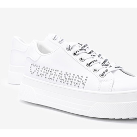 Sneakers bianche su una spessa suola Lovefashion bianco 1