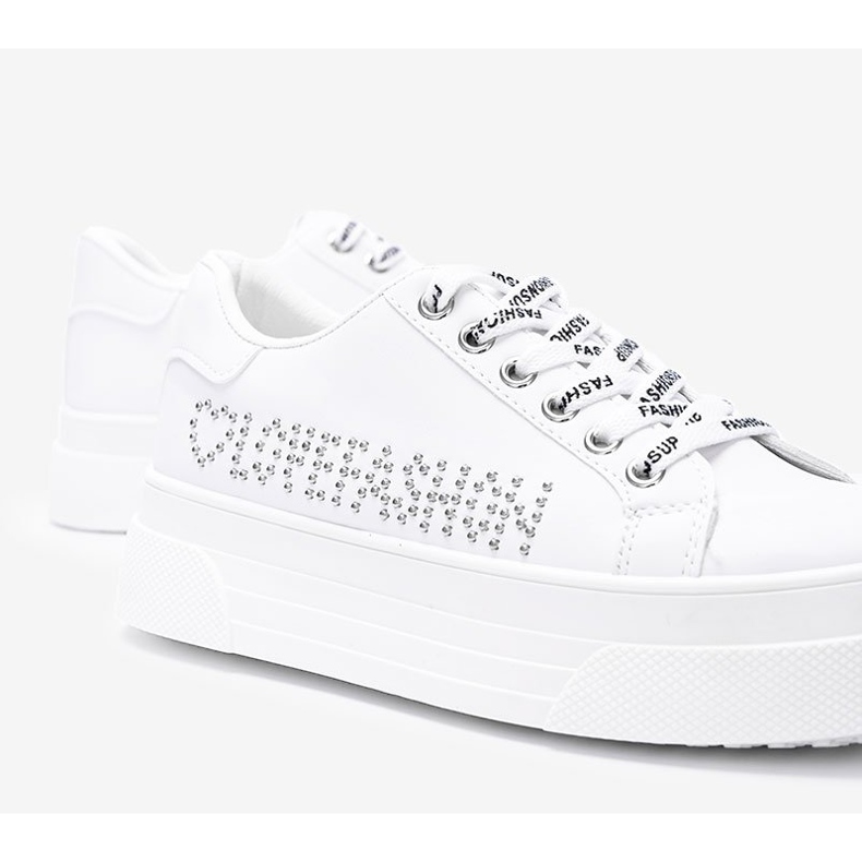 Sneakers bianche su una spessa suola Lovefashion bianco 1