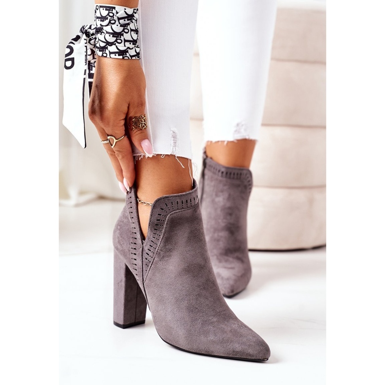 Stivali caldi su un post Grey Sally grigio 2