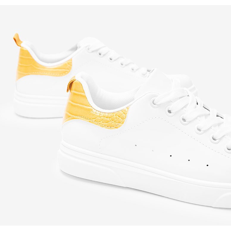 BM Sneakers bianche e gialle su una spessa suola Influ bianca 2