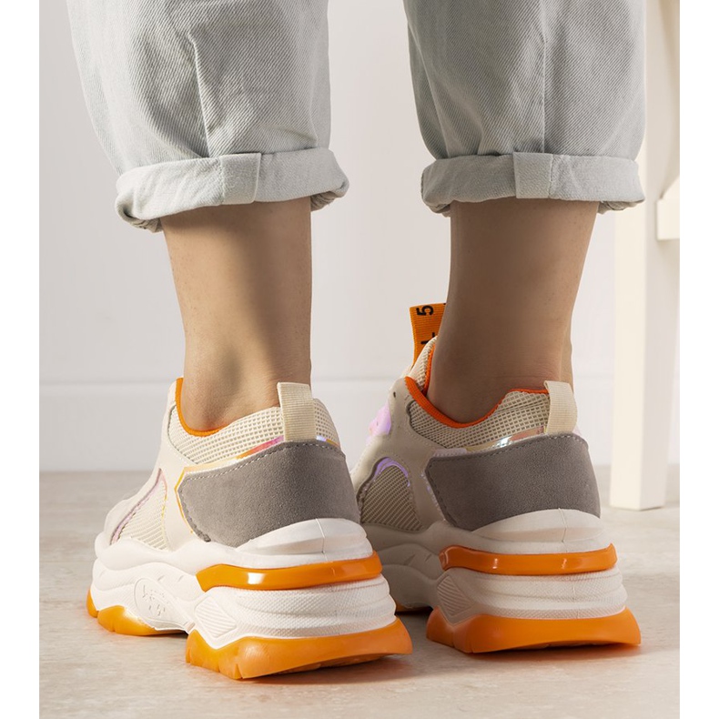Sneakers bianche con inserti Freedom olografici bianco arancia 1