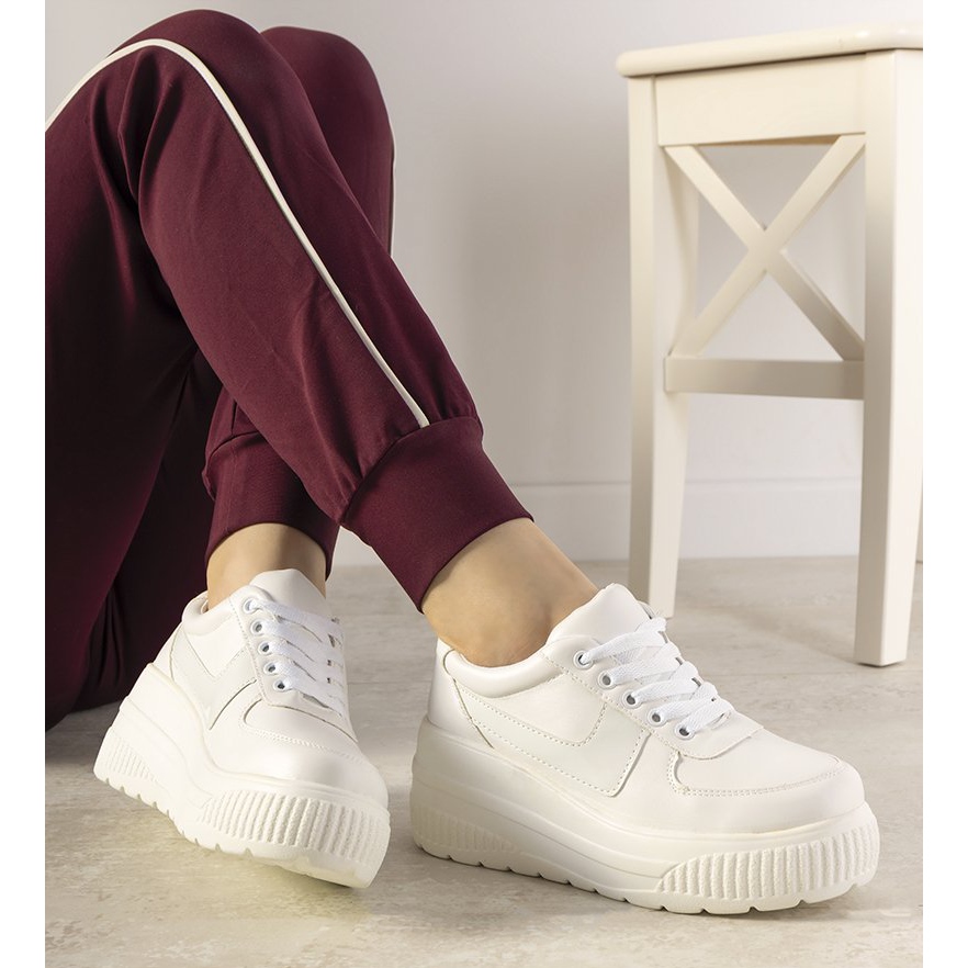 Scarpe sportive sales con suola alta
