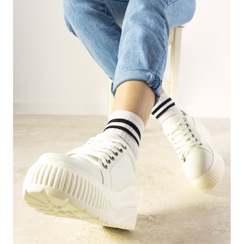 Sneakers sportive bianche con suola Under alta bianca 1