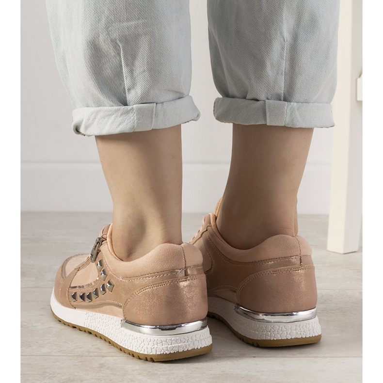 Sneakers sportive rosa decorate con borchie Daphne 2
