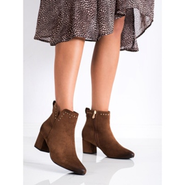 Stivali su un post basso VINCEZA marrone 1