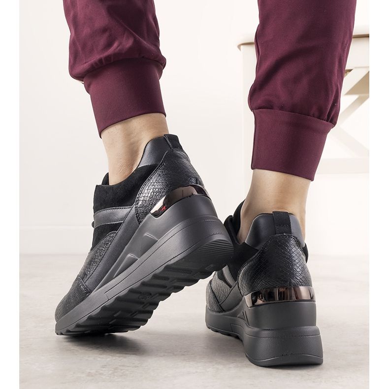 Sneakers nere con motivo a pelle di serpente di Halsey nero 1
