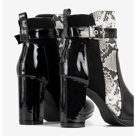 Stivaletti neri sul post Peggie nero 1