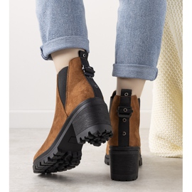 Stivali cammello sul post di Cissy marrone 1