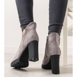 Stivali grigi sul post Bushido grigio 2