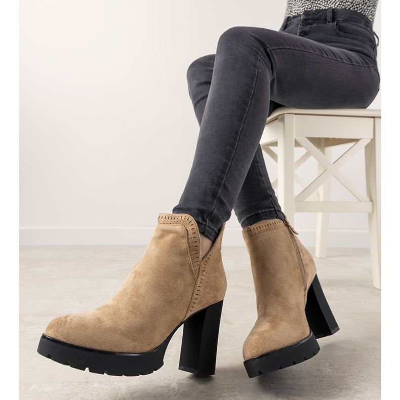 Stivali beige sul post Bushido 1