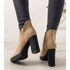 Stivali beige sul post Bushido 2