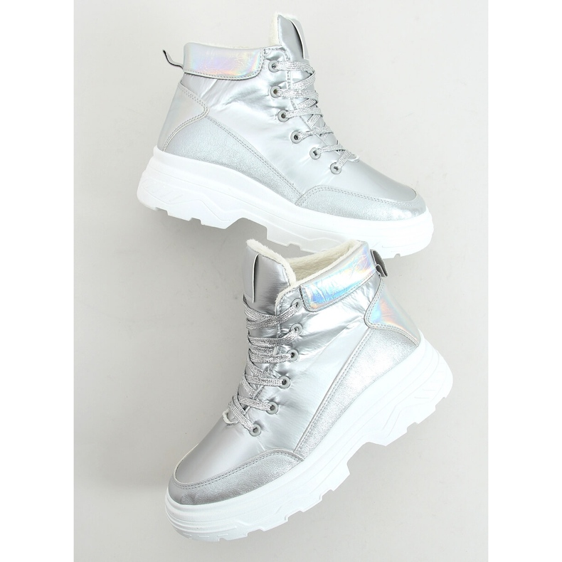 Scarpe sportive isolate argento FA-3357 Argento 1