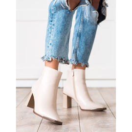 Seastar Stivali eleganti su un post beige 1