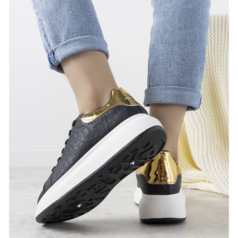 Sneakers nere con fantasie Valeria alla moda nero 1