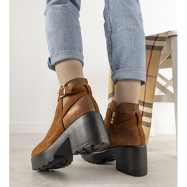 Stivali marroni eleganti sul post Haland marrone 1