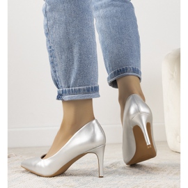 Classiche décolleté argento su tacco a spillo Isla 1