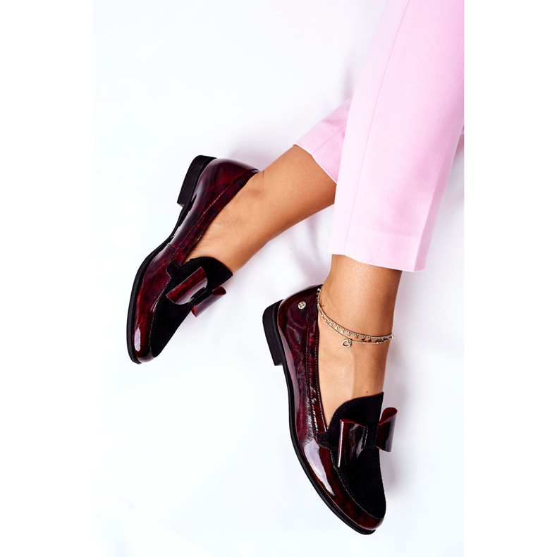 Scarpe brogue da donna Maciejka Mocassini laccati Bordeaux marmorizzato 04099-33 / 00-1 rosso 1