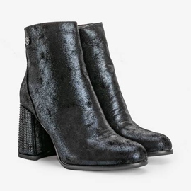 Stivaletti neri sul post Zodiac nero 1