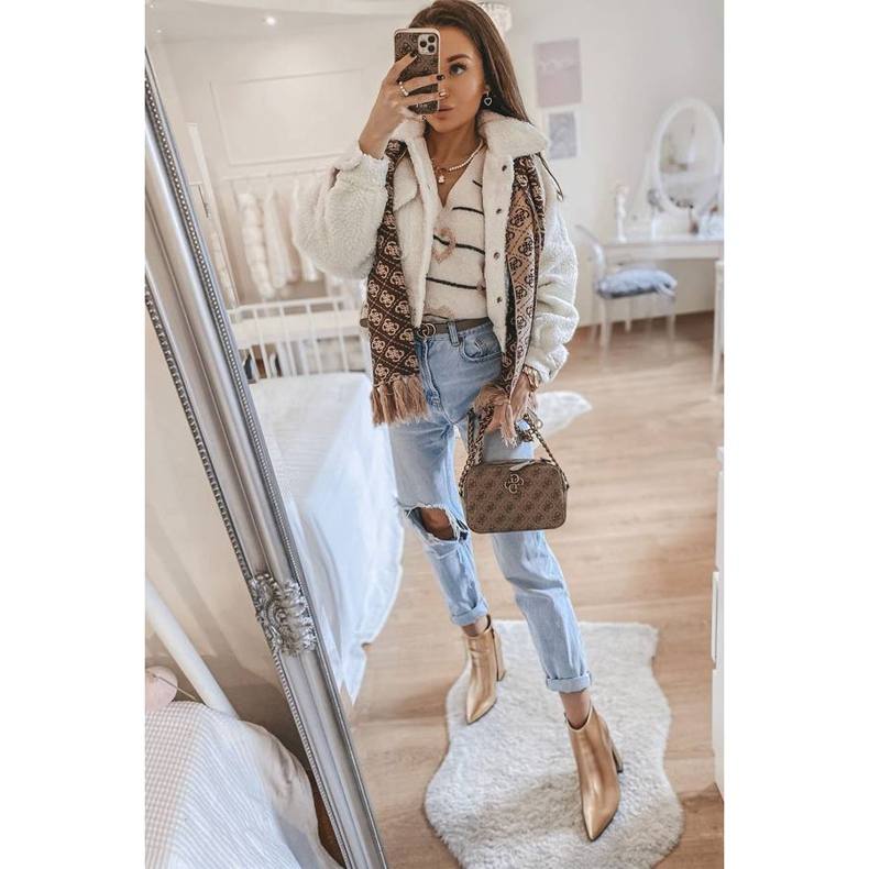 Stivaletti dorati sul post Stomp d'oro 1