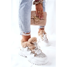Scarpe sportive isolate da donna White Heart Beats bianca 1