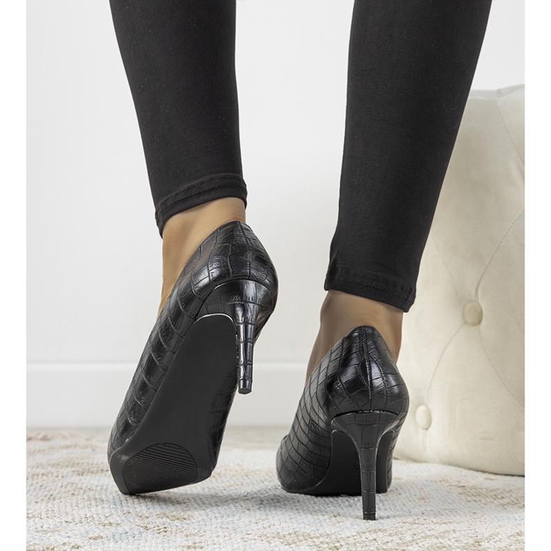 Décolleté nere su tacco a spillo Byatt nero 1