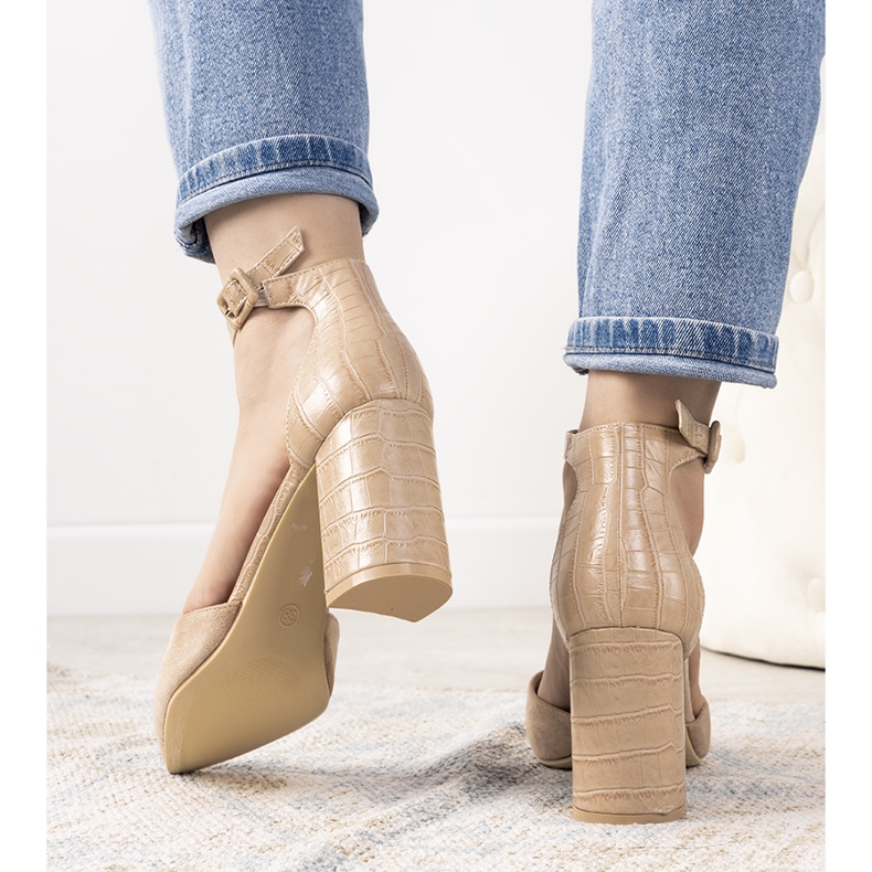 Décolleté beige sul palo di Natalie 1