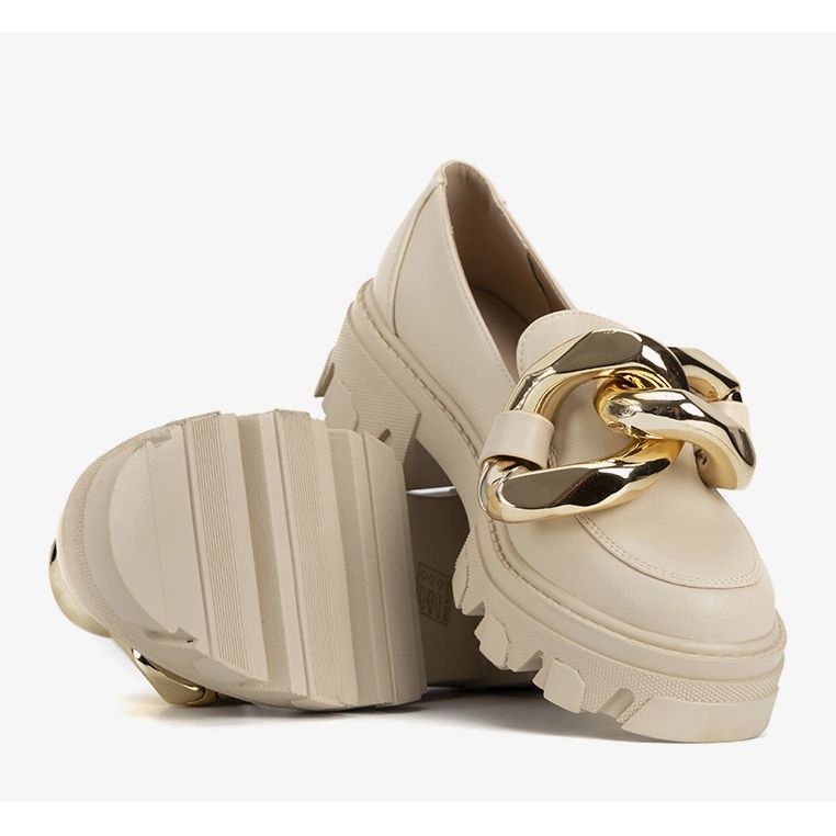Mocassini beige con catena Larisa spessa 1