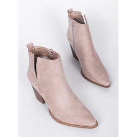 Stivaletti beige sul palo di Ginny 1