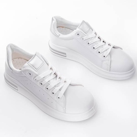 Le sneakers bianche con suola piatta di Nikki bianco argento 1