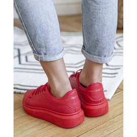 Scarpe da ginnastica rosse da donna di sfilata rosso 2