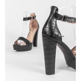 Sandali neri sul post Dolores nero 2