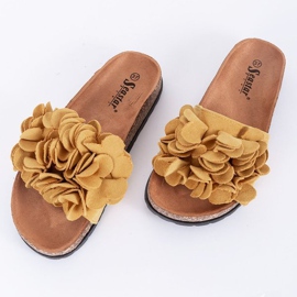 Pantofole senape con fiori di Esperanza giallo 1