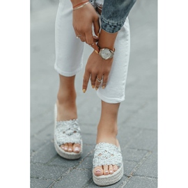 Pantofole argentate sulla piattaforma Sudden Draft argento 2