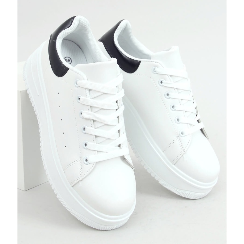 Sneakers da donna bianche T0YD8240-5 WHITE / BLACK bianca 1