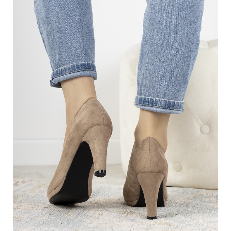 Décolleté beige su pilastro in ecopelle Sara 1