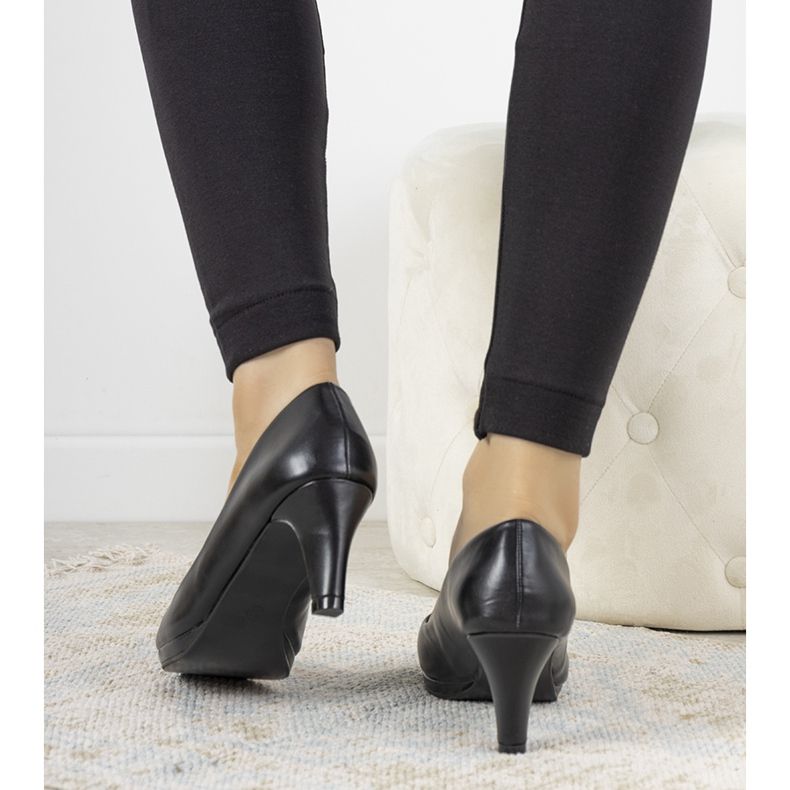 Décolleté nere su tacco a spillo realizzate in ecopelle Fink nero 1