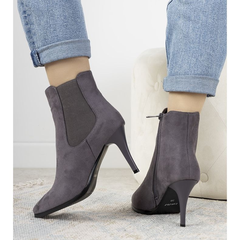 Stivali grigi su tacco Varela grigio 1