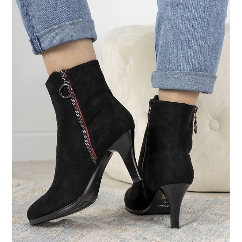 Stivali neri con cerniera decorativa Yoana nero 1