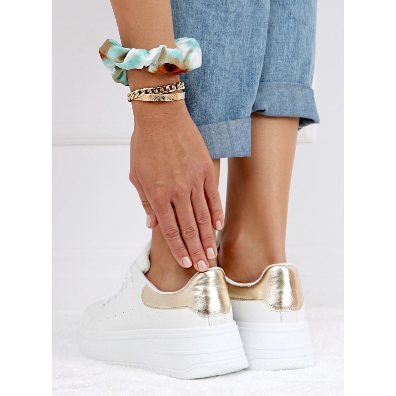 Sneakers da donna bianche T0YD8240-5 WHITE/GOLD bianca d'oro 1