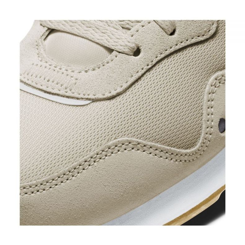 Scarpa Nike Venture Runner M CK2944-011 beige 2