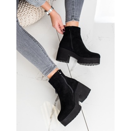 Ideal Shoes Stivali alla moda sulla piattaforma nero 1