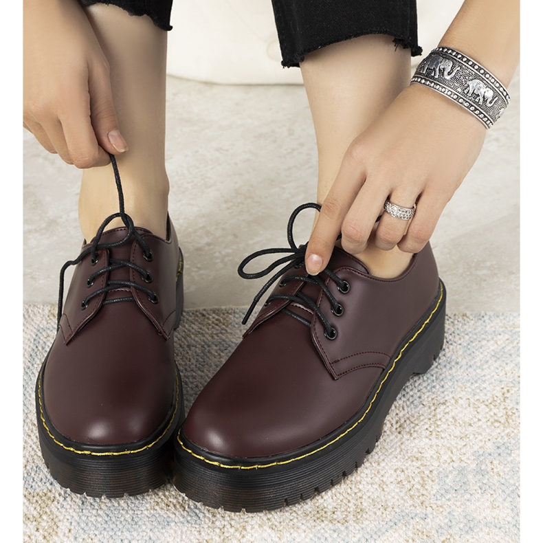 Scarpe brogue bordeaux su una spessa suola Ronde rosso 1