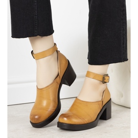 Scarpe di cammello sul post di Christiane marrone 1