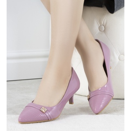 Pumps viola sul tacco basso di Molly 2