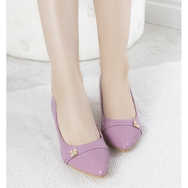 Pumps viola sul tacco basso di Molly 1